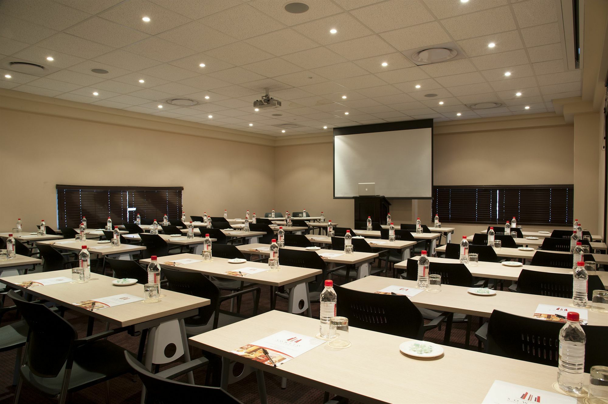 The Soweto Hotel & Conference Centre Exterior photo